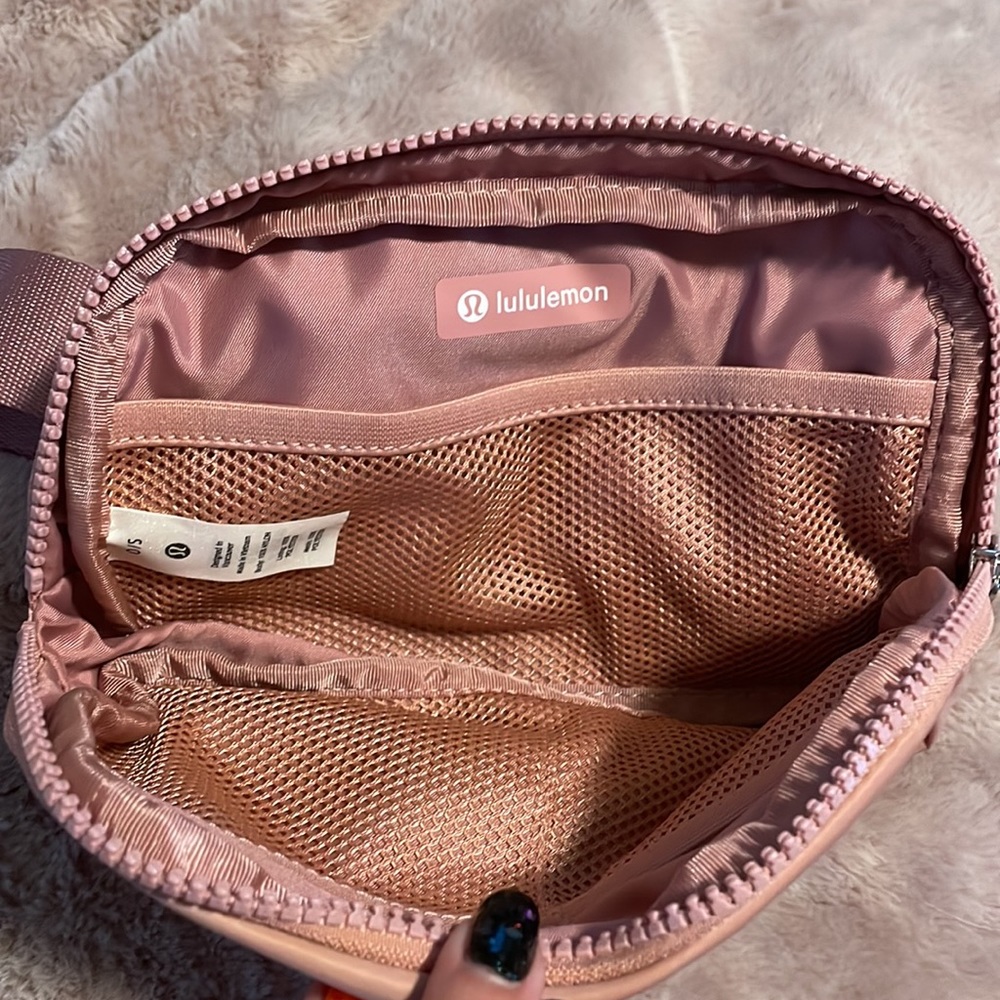 Lululemon Everywhere Belt bag (Pink Pastel) NO OFFERS